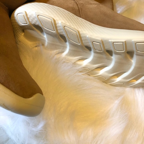 NWOT Skechers Winter Boots - Picture 4 of 6